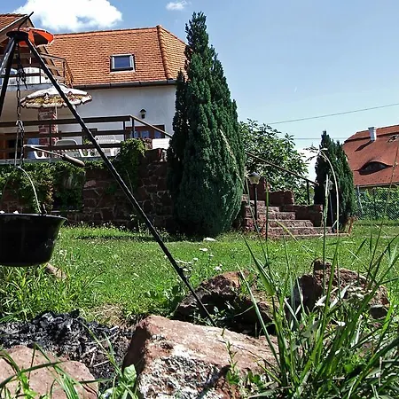 Vöröskő Apartmanhotel *