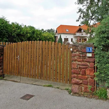 Apartmanhotel Vöröskő