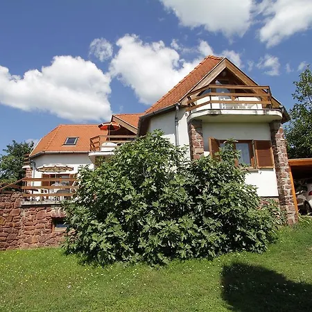 Apartmanhotel Vöröskő *
