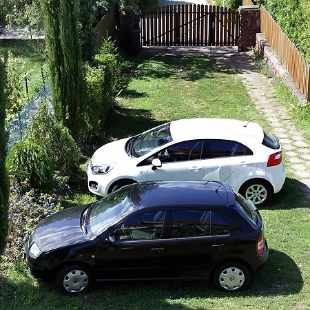 Apartmanhotel Vöröskő 3*