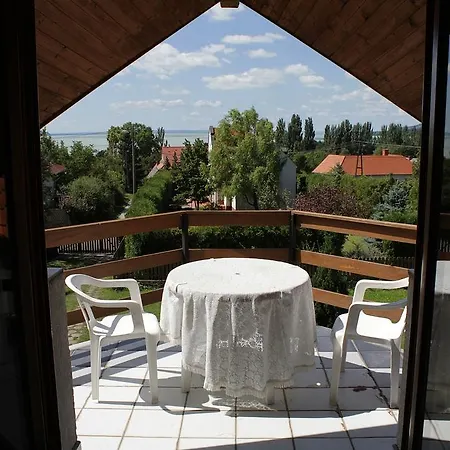 Vöröskő 3* Révfülöp