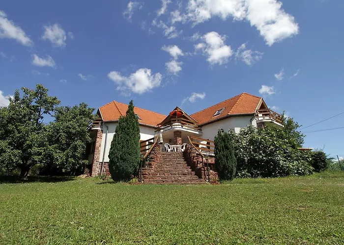 Aparthotel Voeroesko Apartmanhaz 3*