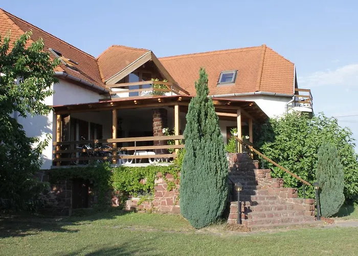 Voeroesko Apartmanhaz Lejlighedshotel Révfülöp